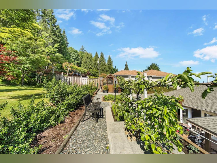 5248 Laguna Way, Nanaimo, BC, V9T 5L7 - 38