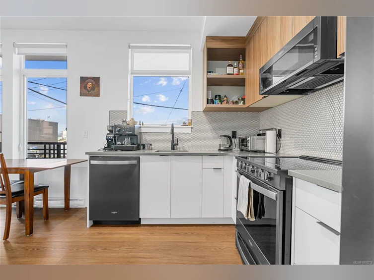 201-515 Chatham Street, Victoria, BC, V8T 0C8 - 3