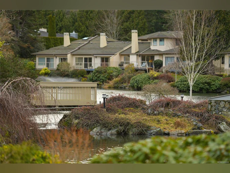 31-4701 Lochside Drive, Saanich, BC, V8Y 3E2 - 34