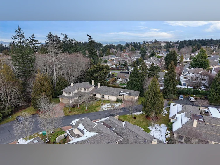 31-4701 Lochside Drive, Saanich, BC, V8Y 3E2 - 47