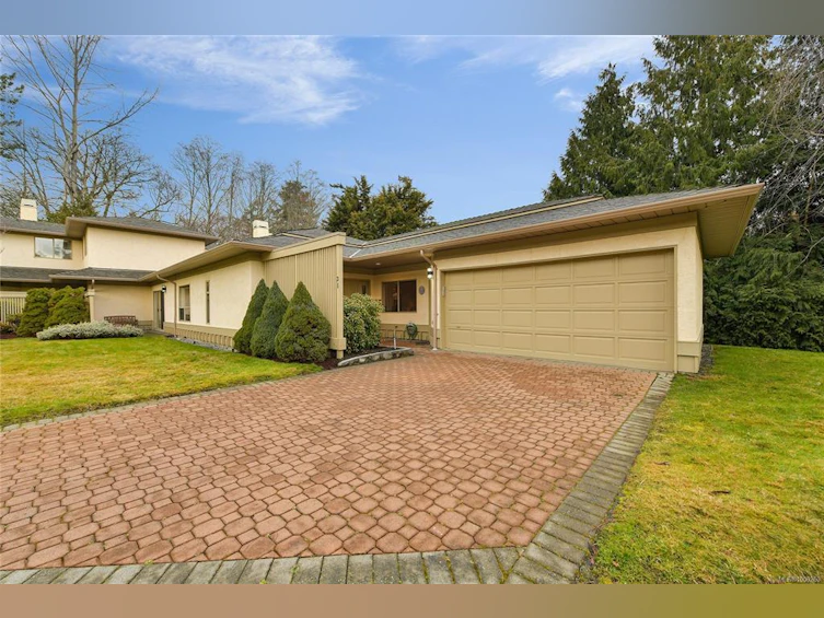 31-4701 Lochside Drive, Saanich, BC, V8Y 3E2