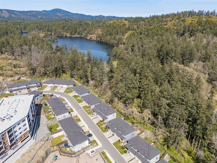 1931 West Park Lane, View Royal, BC, V9B 3R9 - 2