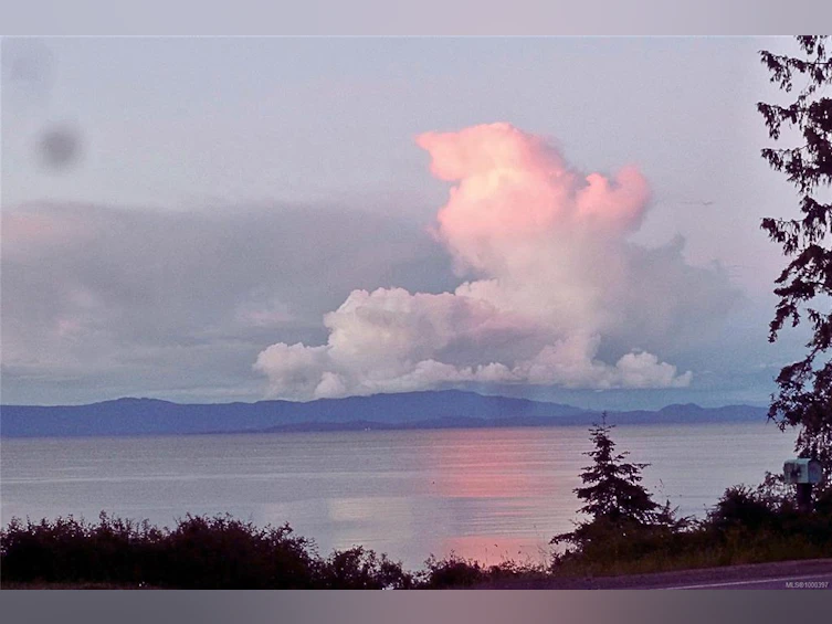 6662 W Island Highway, Bowser/Deep Bay, BC, V0R 1G0