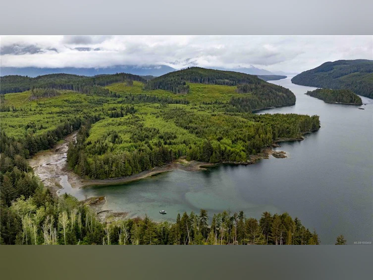 DL1833 Cracroft Island, North Coast Small Islands, BC, V0N 3J0 - 2