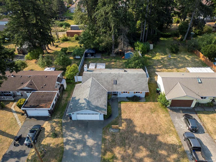 2035 Noel Avenue, Comox, BC, V9M 1Z1 - 11