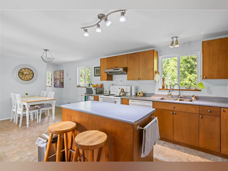 2135 Sun King Road, Coombs, BC, V0R 1M0 - 32