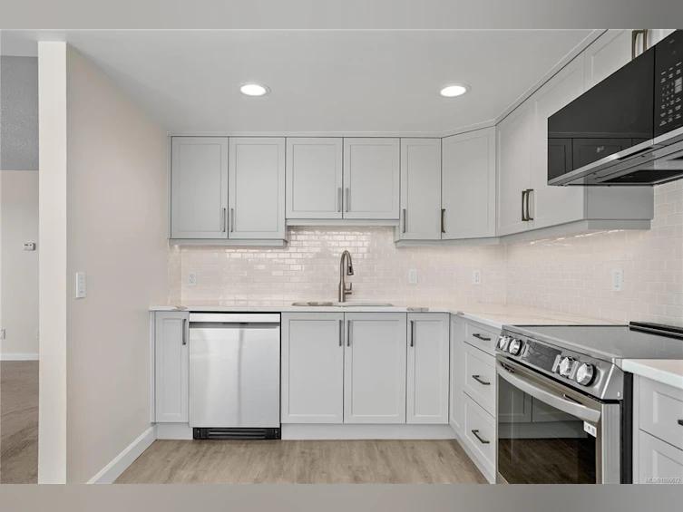 501-9805 Second Street, Sidney, BC, V8L 4T9 - 7