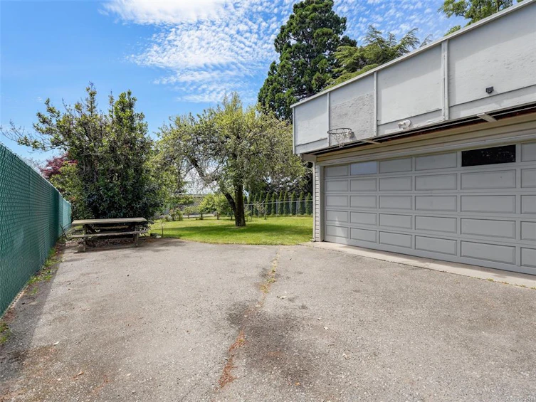 1531 Knight Avenue, Saanich, BC, V8P 1K8 - 23