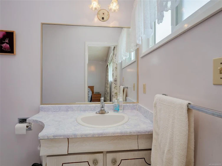 1531 Knight Avenue, Saanich, BC, V8P 1K8 - 8