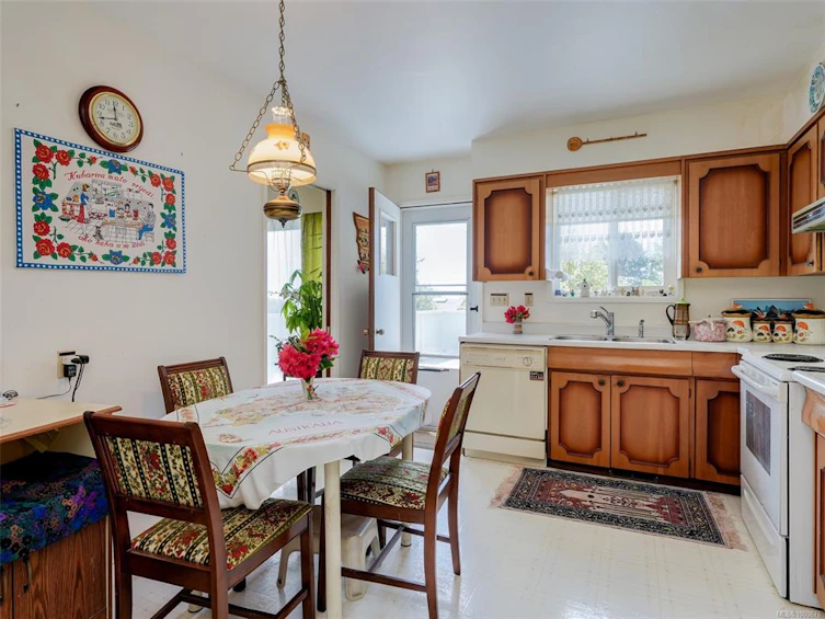 1531 Knight Avenue, Saanich, BC, V8P 1K8 - 5