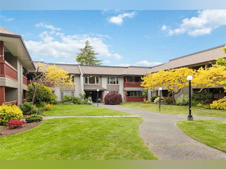 215-10110 Fifth Street, Sidney, BC, V8L 2X9 - 2