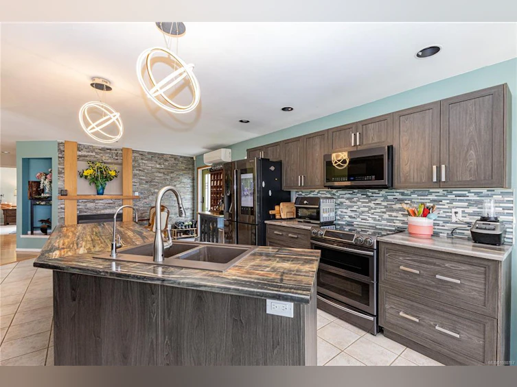 733 Bowen Drive, Campbell River, BC, V9H 1S2 - 8