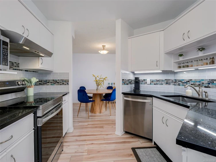 112-3931 Shelbourne Street, Saanich, BC, V8P 4H9 - 6