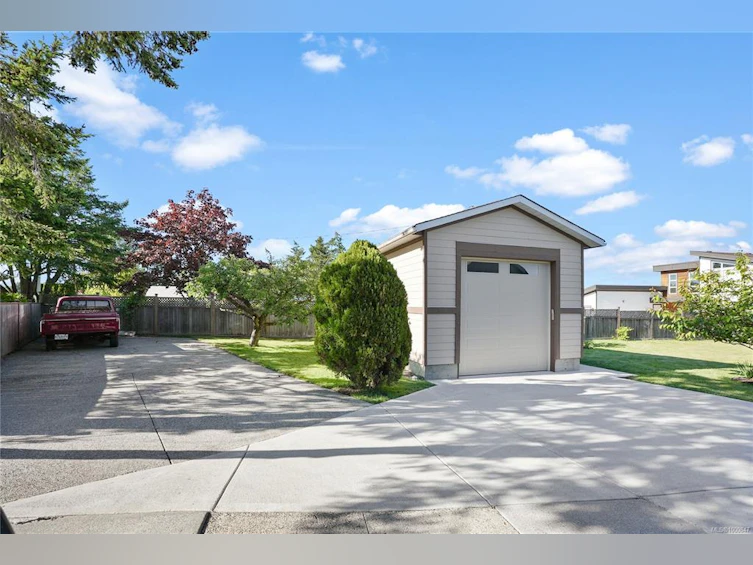 8693 Lochside Drive, North Saanich, BC, V8L 1M8 - 37