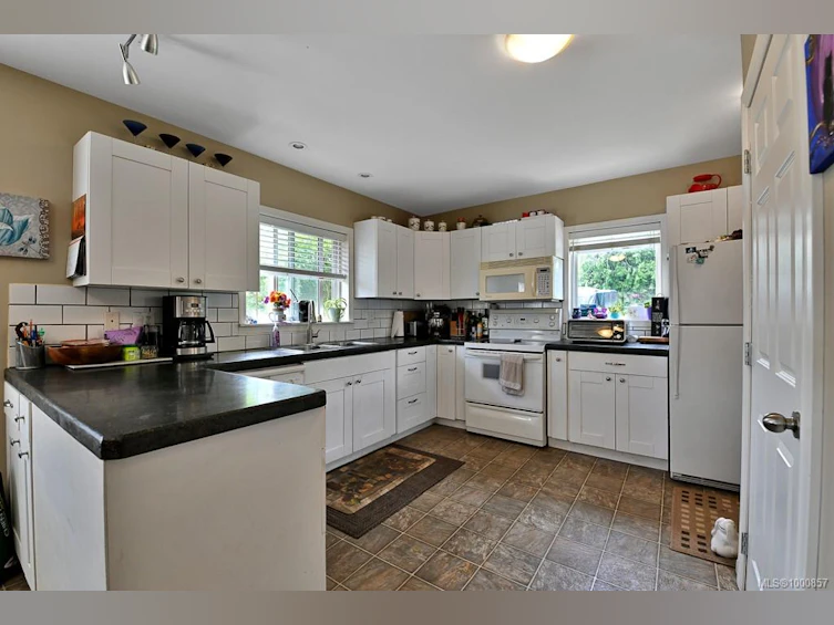 1441/1445 Montrose Avenue, Nanaimo, BC, V9T 5N2 - 10