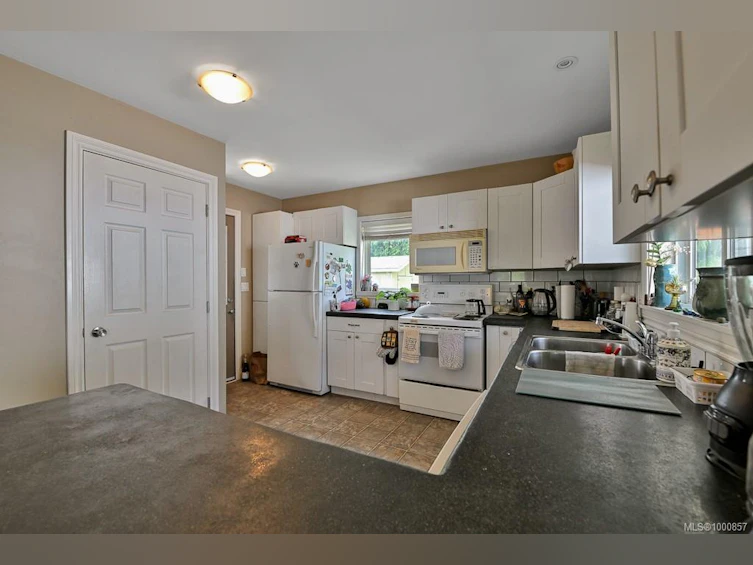 1441/1445 Montrose Avenue, Nanaimo, BC, V9T 5N2 - 6