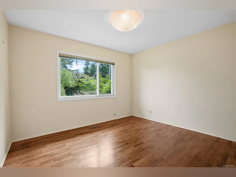 992 Ambassador Avenue, Saanich, BC, V8X 3N2 - 9