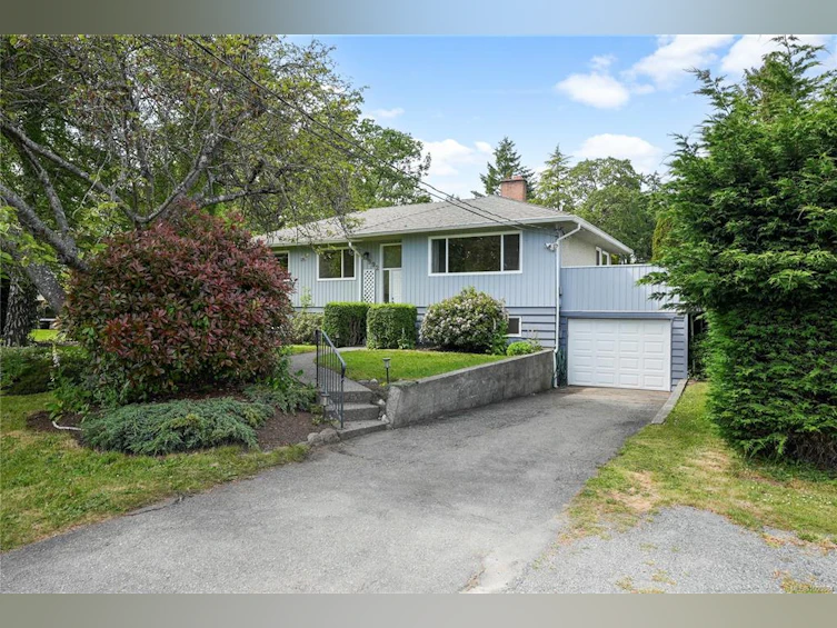 992 Ambassador Avenue, Saanich, BC, V8X 3N2 - 26