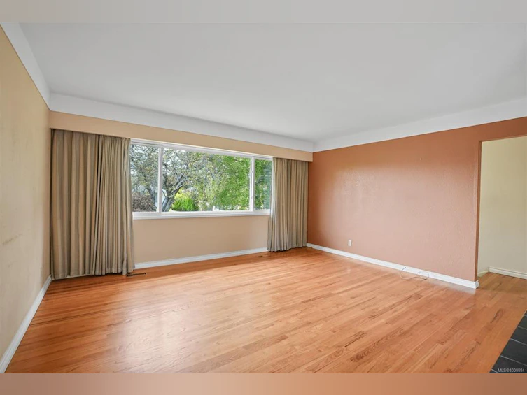 992 Ambassador Avenue, Saanich, BC, V8X 3N2 - 4