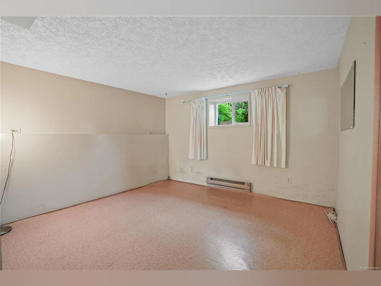 992 Ambassador Avenue, Saanich, BC, V8X 3N2 - 17