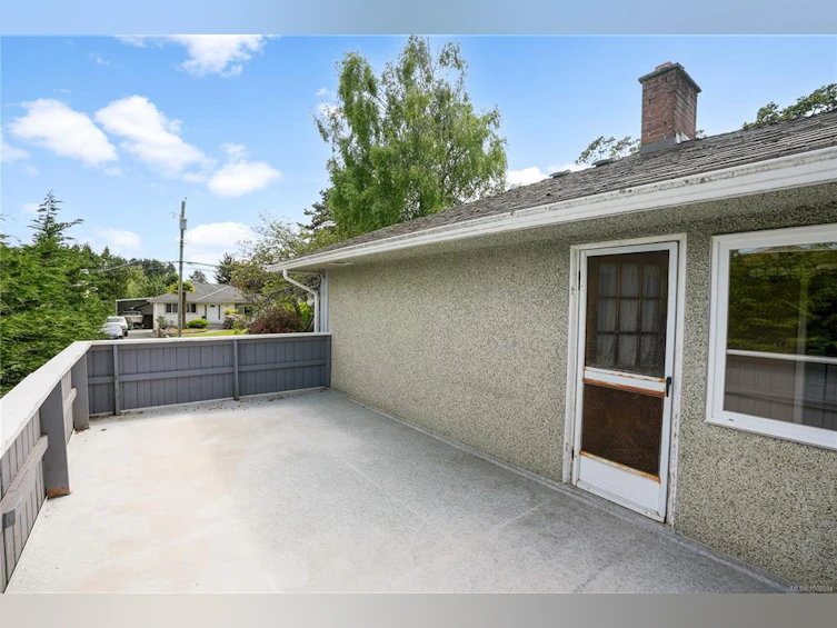 992 Ambassador Avenue, Saanich, BC, V8X 3N2 - 21