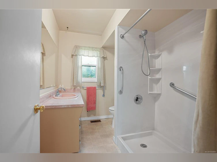 992 Ambassador Avenue, Saanich, BC, V8X 3N2 - 11