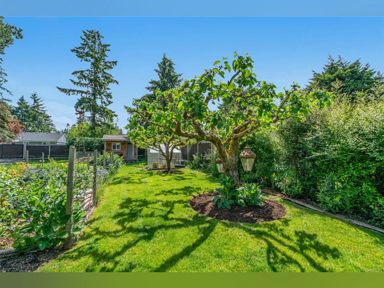 380 W Hirst Avenue, Parksville, BC, V9P 1K4 - 47
