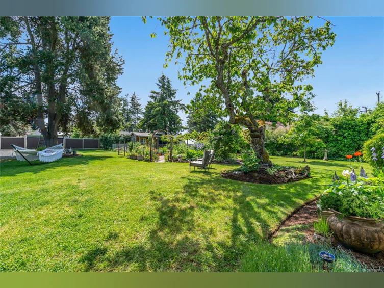 380 W Hirst Avenue, Parksville, BC, V9P 1K4 - 35
