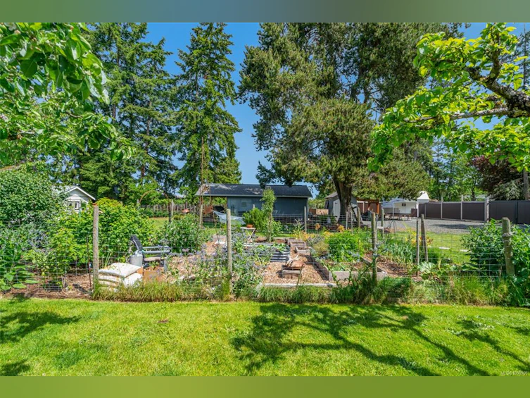380 W Hirst Avenue, Parksville, BC, V9P 1K4 - 44