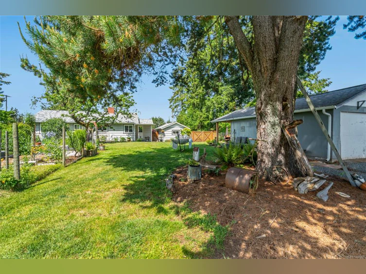 380 W Hirst Avenue, Parksville, BC, V9P 1K4 - 54