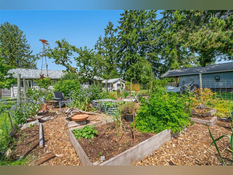 380 W Hirst Avenue, Parksville, BC, V9P 1K4 - 42