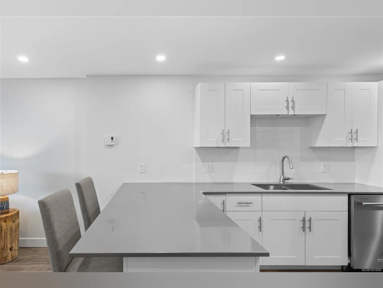102-103 E Gorge Road, Victoria, BC, V9A 6Z2 - 13