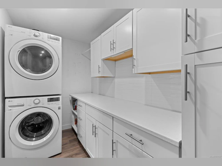 102-103 E Gorge Road, Victoria, BC, V9A 6Z2 - 16