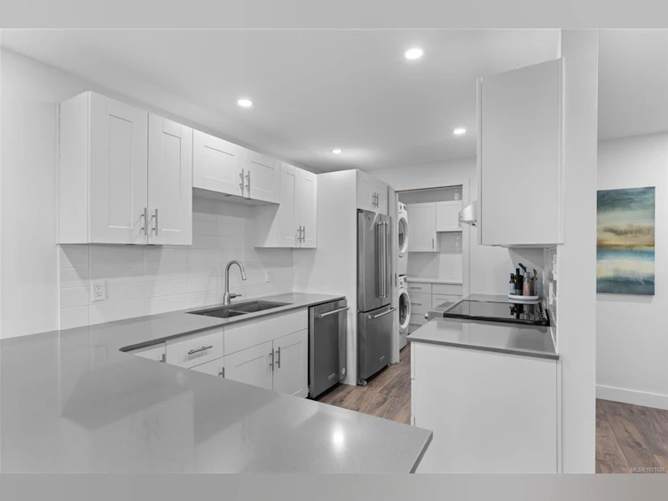 102-103 E Gorge Road, Victoria, BC, V9A 6Z2 - 15
