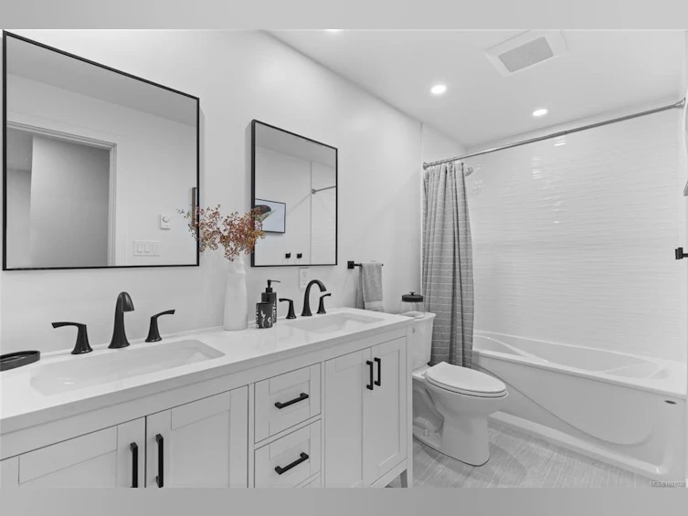 102-103 E Gorge Road, Victoria, BC, V9A 6Z2 - 17