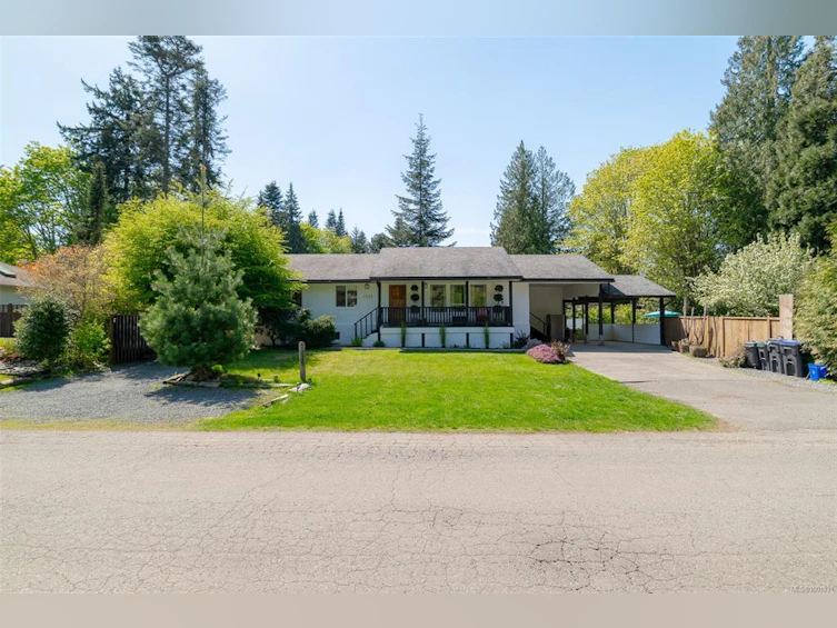 1025 Maple Lane Drive, Parksville, BC, V9P 1T3