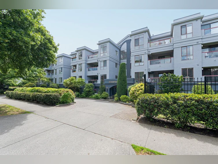 212-545 Manchester Road, Victoria, BC, V8T 5H6
