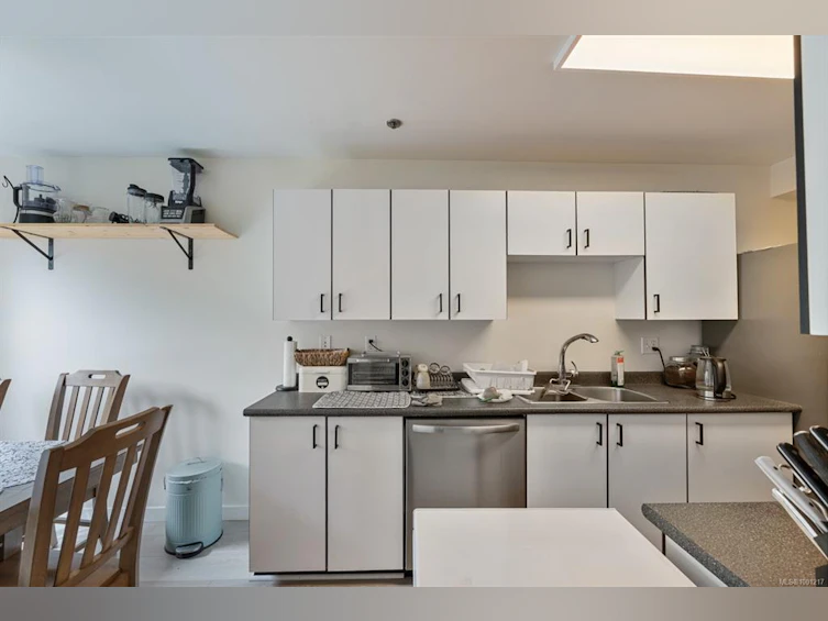 212-545 Manchester Road, Victoria, BC, V8T 5H6 - 11