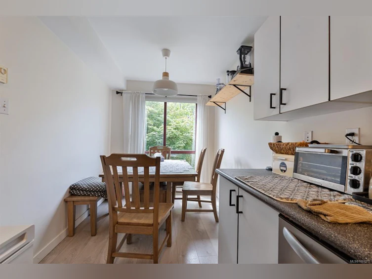 212-545 Manchester Road, Victoria, BC, V8T 5H6 - 8