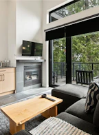 2004 596 Marine Drive