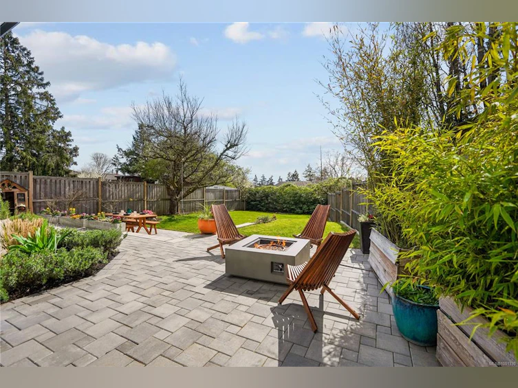 309 Cadillac Avenue, Saanich, BC, V8Z 1V2 - 23