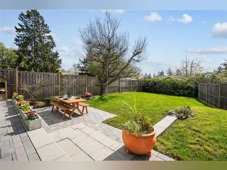 309 Cadillac Avenue, Saanich, BC, V8Z 1V2 - 26