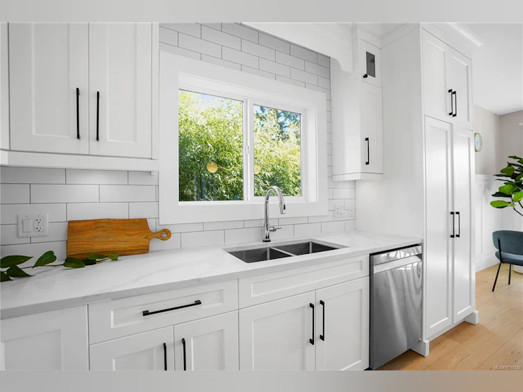 309 Cadillac Avenue, Saanich, BC, V8Z 1V2 - 5