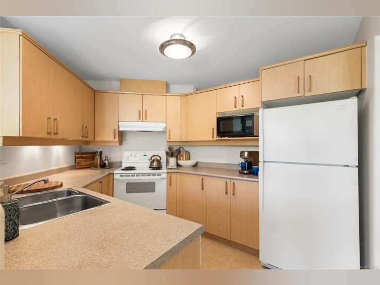101-1225 Fort Street, Victoria, BC, V8V 4R2 - 10