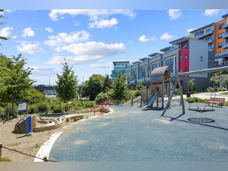 205-785 Tyee Road, Victoria, BC, V9A 0G2 - 17