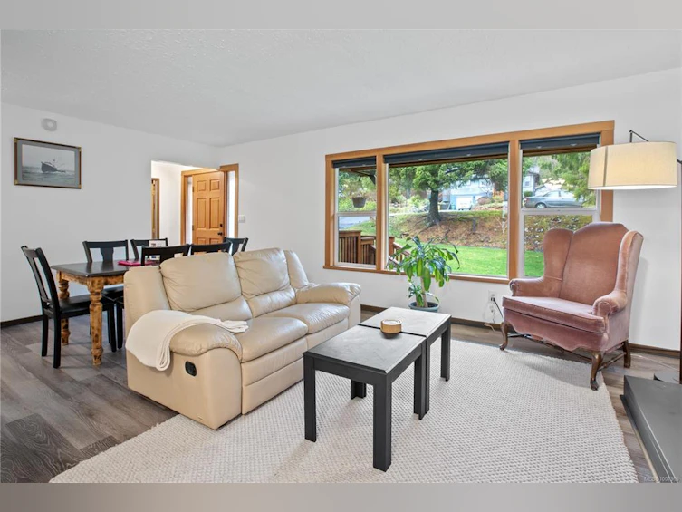 232 Albion Crescent, Ucluelet, BC, V0R 3A0 - 3