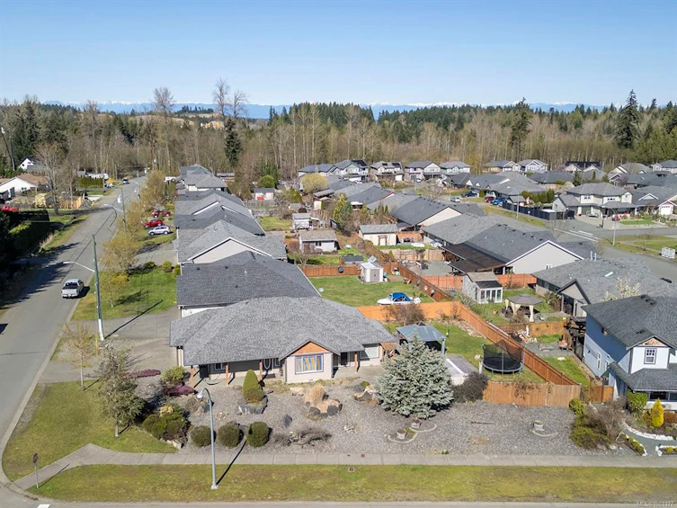 3357 Mill Street, Cumberland, BC, V0R 1S0 - 14