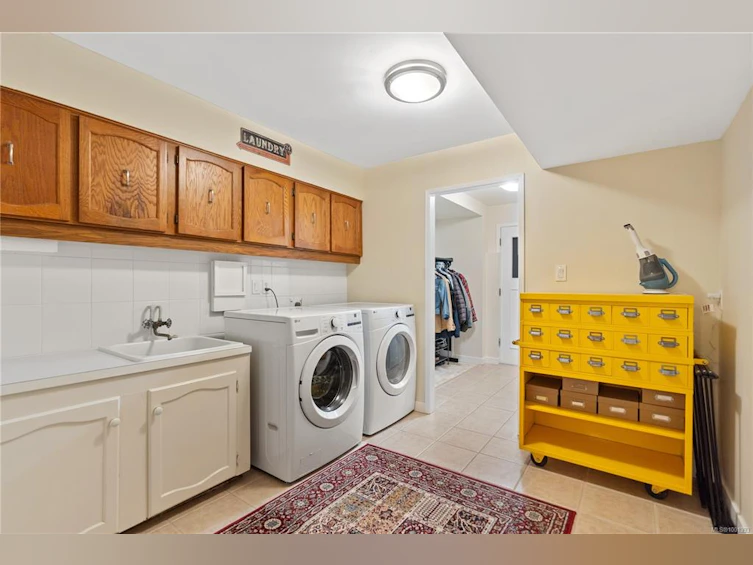 956 Carolwood Drive, Saanich, BC, V8X 3V1 - 26