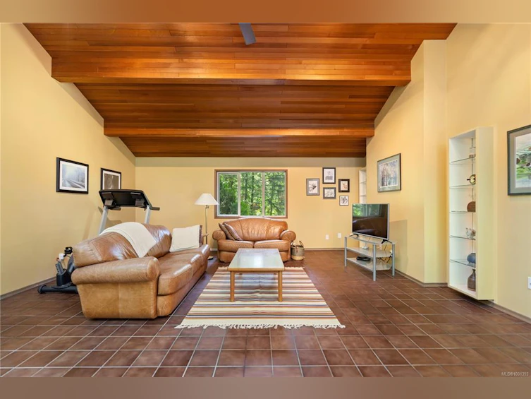 956 Carolwood Drive, Saanich, BC, V8X 3V1 - 11