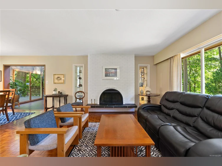 956 Carolwood Drive, Saanich, BC, V8X 3V1 - 5